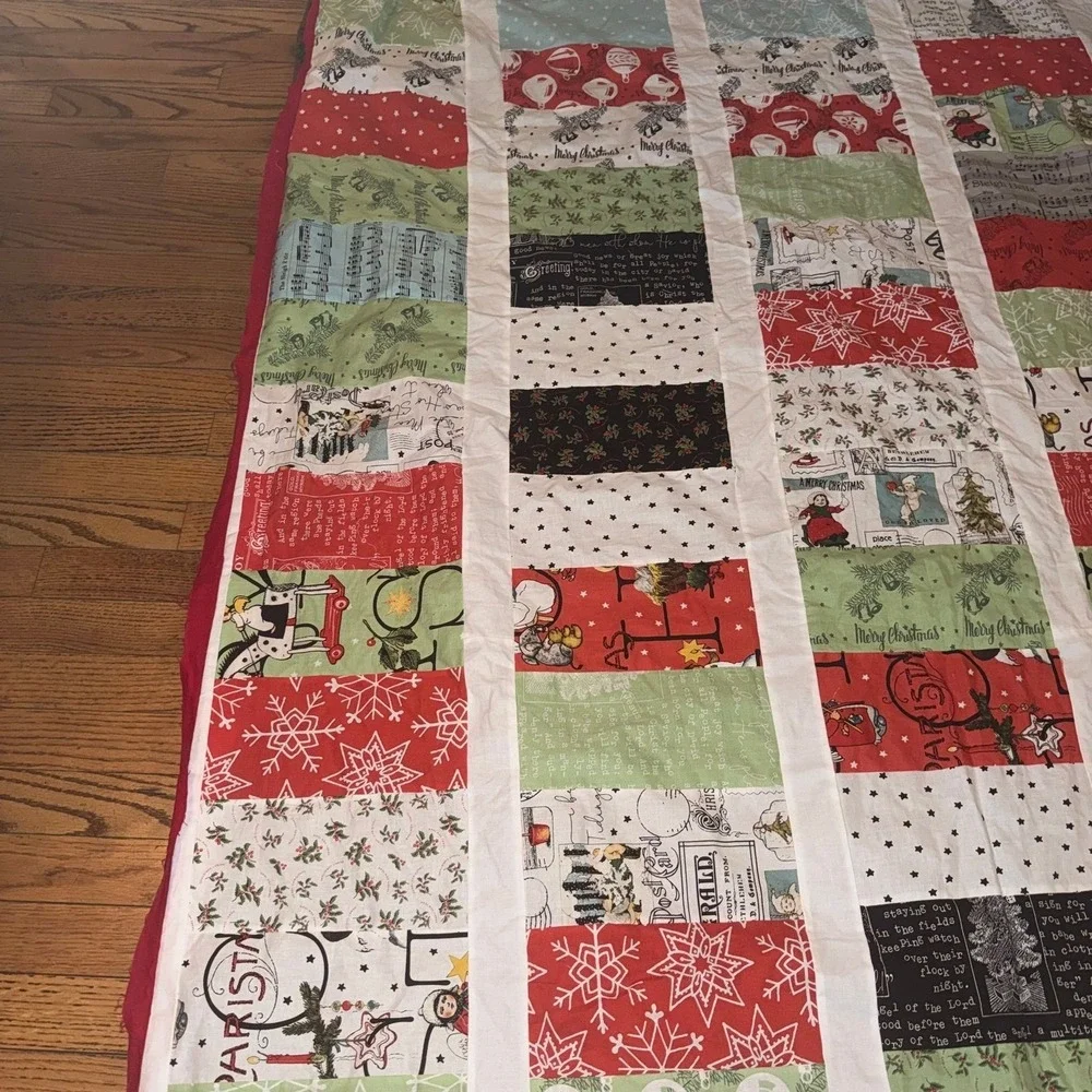 Handmade Christmas patchwork throw quilt approximately 58x75